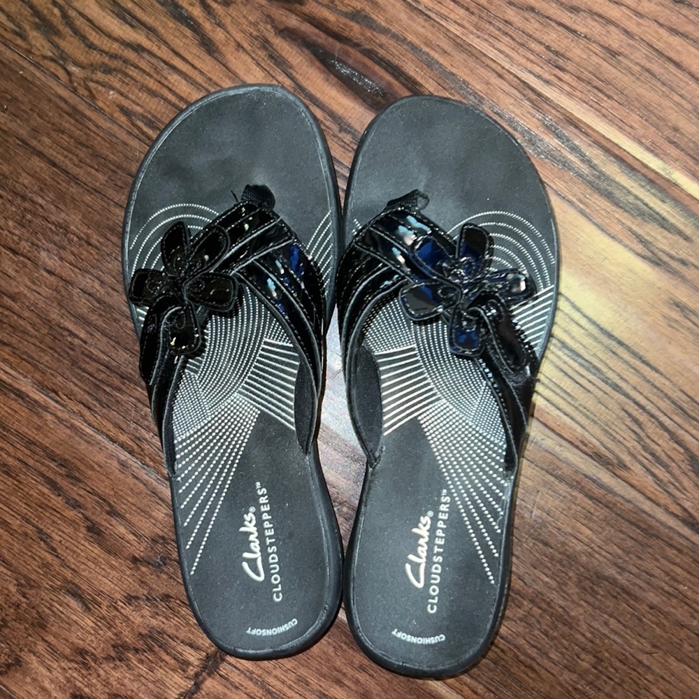 Clarks cloudsteppers cushionsoft black flip flops sandals comfort shoe size 7​
